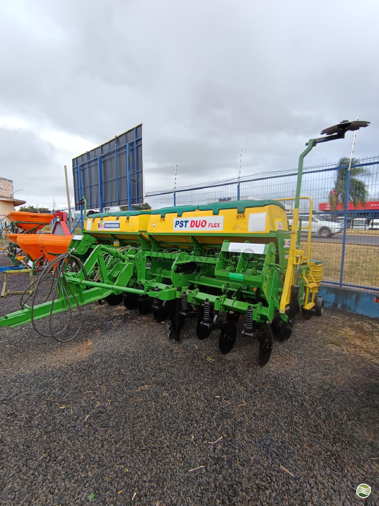 PLANTADEIRA TATU PST DUO FLEX Tratorauto Tratores - Landini UBERLANDIA MINAS GERAIS MG